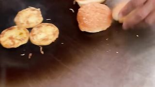 Chowmein Wala Burger ???? -- Ludhiana Street food in ₹40 ???? #shorts #foodvideo #streetfood