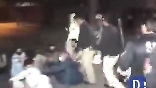 بلوچ خواتین، بچوں اور بزرگوں کو پولیس گھسیٹ کر لیکر جا رہے ہیں