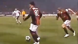 Ronaldinho Gaúcho dribles | Humilhando seus adversários ????????