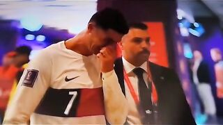 Ele saiu chorando aí lembrou que continua milionário ????????????