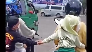 LAMPU MERAH MENYATUKAN KITA