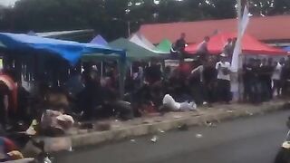 Pembalap road race "crash" keluar jalur,hantam penonton