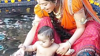#shorts Yashoda ji baby Krishna ko nahala rahi - Yashomati Maiya Ke Nandlala - Krishna Vlog Lovers