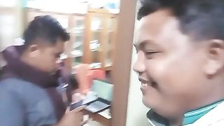 Jam segini masih kerja