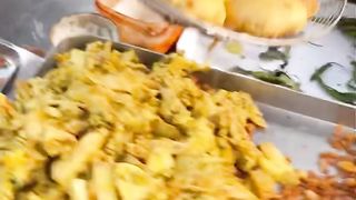 Vada Pav Street Food in Mumbai ???? #shorts #streetfood