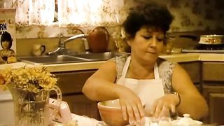 Cyndi Lauper - Girls Just Want To Have Fun (Official Video
