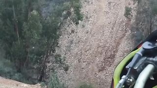 panjat tebing pakai motor ????