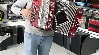 Listen to how this Organola concertina screams.