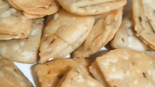 Samosa Mathri