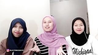 SING RELAXING WITH FRIENDS