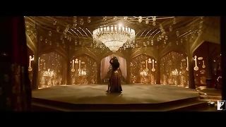 Suraiyya_Full_Song___Thugs_Of_Hindostan___Aamir,_Katrina___Ajay-Atul,_A_Bhattacharya,_Vishal,_Shreya(360p).
