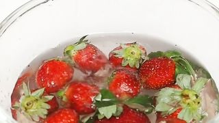 Strawberry yoghurt shake