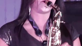 Saxophone Queen Lipika With Tohfa Tohfa __ Pyar Ka Tohfa Tera __ Saxophone Music __ Lipika Samanta.