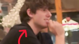 JVKE sings ‘this is what autumn feels like’ in a restaurant.