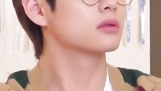 Antara kasihan sama Taehyung hahahha