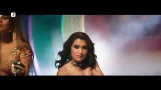 Shringaar_-_Official_Music_Video__Vayu_@aasthagill9618_@akasaofficial751_@raftaarmusic__Milind_Soman(360p).