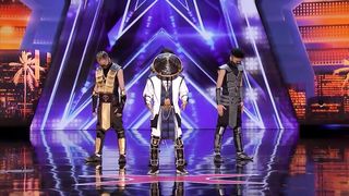 WOW! EPIC Dance Crew Delivers Mortal Kombat x Street Fighter Show