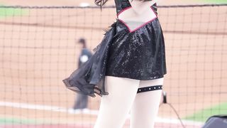 Beautifull cheerleader Dance