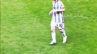 ????Messi sendo provocado por jogador da arábia saudita