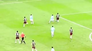 Fluminense beating Man City's press. Just WOW