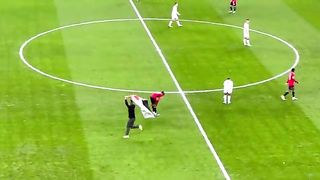A pitch invader raises the Palestine flag during the Copenhagen vs Manchester United.