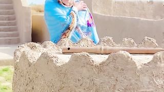Look how women working in desert of cholistan #azraimran #desert #villages #villagelife #love.