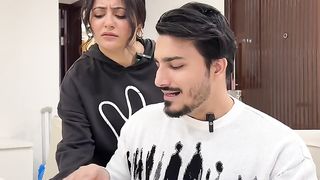 Kitna bhari phone hai???? #shorts #comedy #funny #memes #jokes #jahaann-P0-eq2tuOMk-720p-1703415515.
