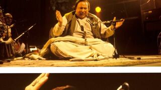 Kitty Ishq da Rogg Na la baitin By Ustad Nusrat Fateh Ali Khan