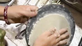 શિયાળો સ્પેશિયલ વઘારેલા રોટલો #shorts #foodcookingworld #food #shorts