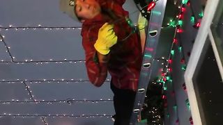 Falling Ladders - How is this possible