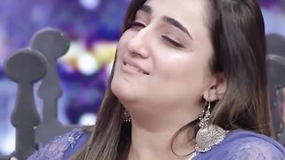 نمرہ مہرا نے گانا گا کر پبلک ڈیمانڈ ٹیم کا دل جیت لیا.