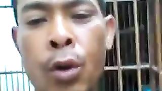 Menirukan suara burung