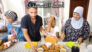 ؏ اكبر كمية كنتاكي????الحاجة طيرت السفرة????