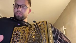 Listen to this modinha very well played by Kévin Almeida