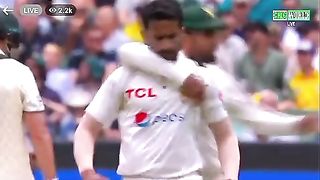 Hassan Ali takes wicket Usman khawaja gone 2nd wicket for Pakistan