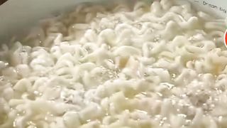 Mie telor isi sosis keju mozzarella