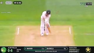 Abdullah Shafiq drop a easy catch of Warner