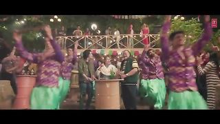 Lyrical__Mukhda_Vekh_Ke___De_De_Pyaar_De___Ajay_D_Tabu_Rakul_l_Surjit_Bindrakhia_Mika_S_Dhvani_B(360p).