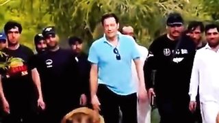 عمران خان کو انگلش میں کیا کہتے ہیں؟