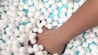 MADE A SNOWBALL FIGHT SLIME ⛄️.
