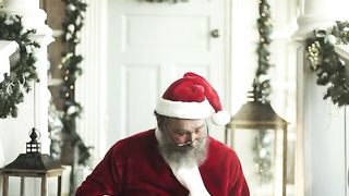 "Festive Radiance: Illuminating Christmas with Inspiring Decor, Culinary Delights, and Heartwarming Moments!"