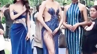 Model_Ini_Terus_Menutupi_Bagian_Tubuhnya_Saat_Fashion_Show????#viral_#fashionshow_#fashion(480p).