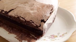 Chocolate Meringue Cake (No butter! No flour!)