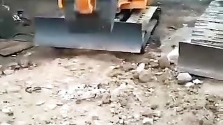 Excavator lagi kerja