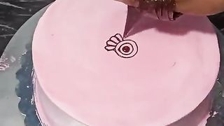 cake_पर_बनाई_मेहंदी_design__mehndi_theme_cake___#shorts_#ytshorts_#shortsfeed_#viral_#cake_#trending(480p).