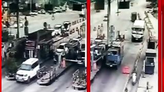 Shocking_CCTV_Video___Jaipur_में_बड़ा_हादसा_होने_से_बचा_____#viral_#shortsvideo_#shorts(480p).
