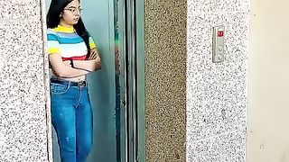 Inde????????_Vs_America????????_~_While_using_Elevator_????_#priyalkukreja_#shorts(480p).