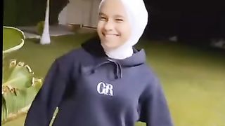 كل دة يطلع منك يازقرته انجى بنت محمود وسحر????????????
