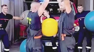 ممكن تنقذوني وبعدين ترقصو برحتكو ????.