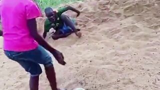 Kiper nya sampai kehabisan kesabaran, Wkwkwk